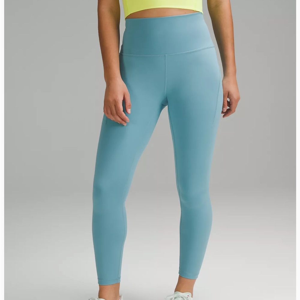 Lululemon Wunder Train High-ride tight w/Pockets Size: 4